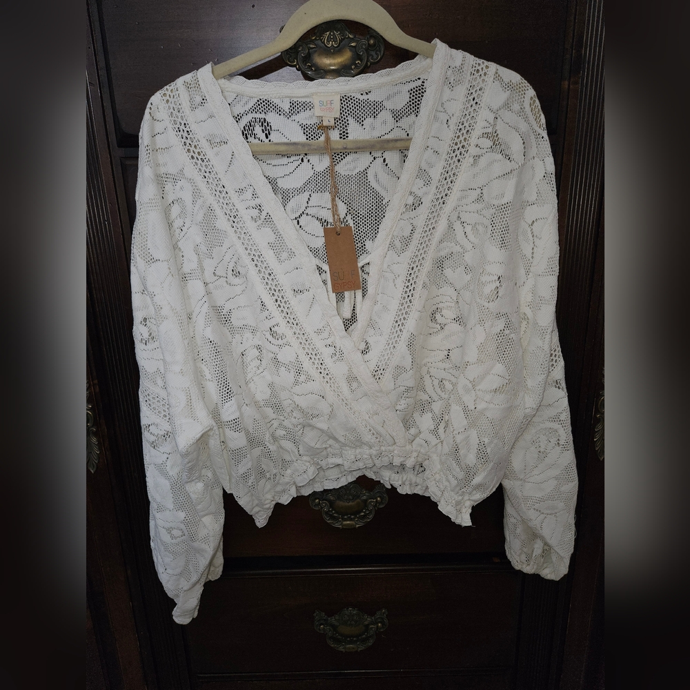Surf Gypsy White Wrap Ruffled Blouseur And Ruffle Shorts